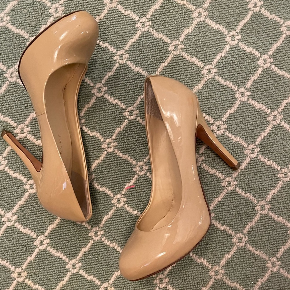 Invanka Trump 4 1/4 inch tan heels